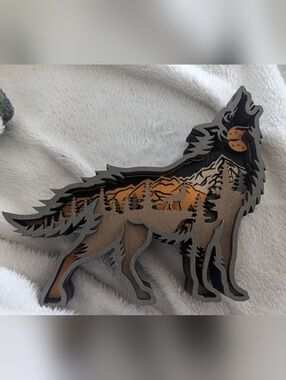 Wolf Statue Wood 3-D Desk Decor Home Decor